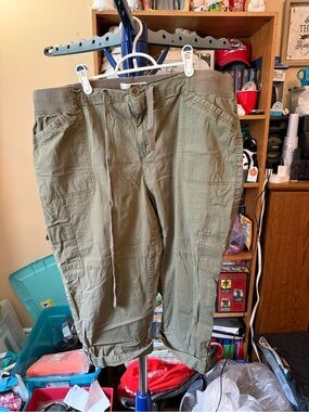Olive Green Cargo Capri’s